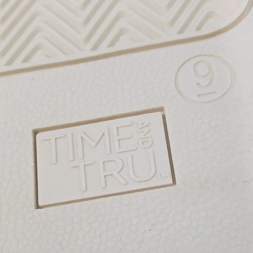 Like NEW Time & Tru Women's Size 9 Sneakers